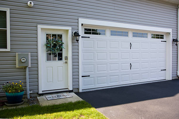 24/7 Emergency Garage Door Panel Replacement experts in Breckenridge, MN